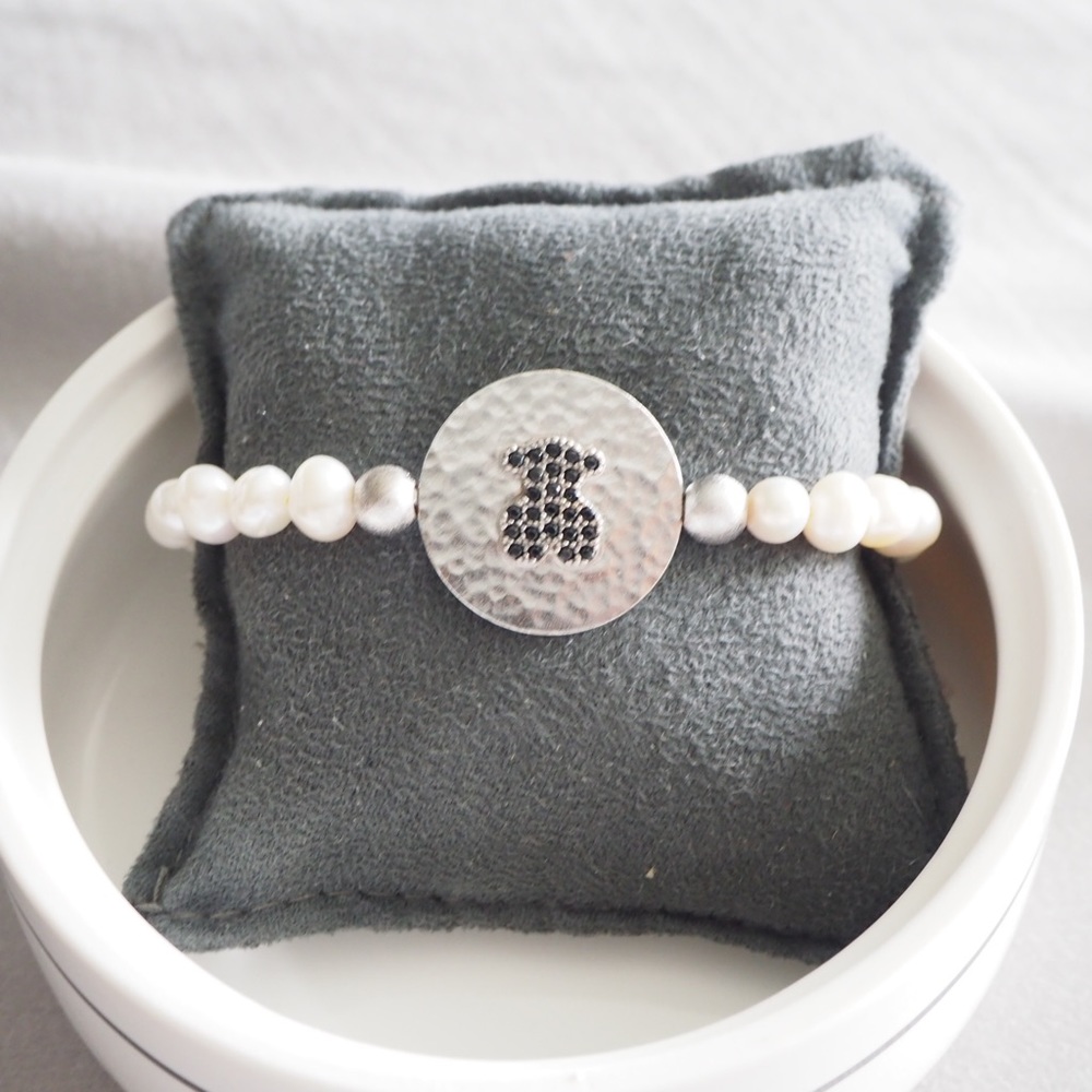 tous mother of pearl elastic bracelet faceted with spinel.